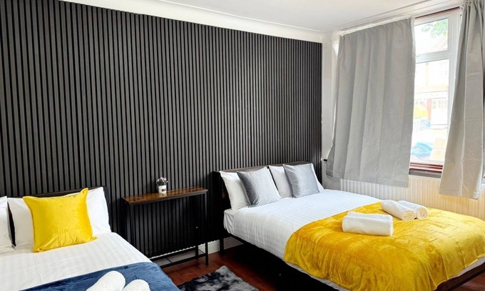 Dudden Hill Hotel | RA-Beautiful Quadruple Room in Wembley!
