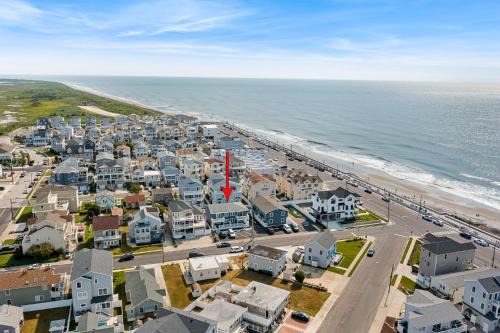 Brigantine House | Radiant Beach Block Condo Parking Patio