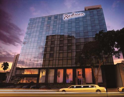 Petit Jean Ocharan Hotel | Radisson Hotel Decapolis Miraflores