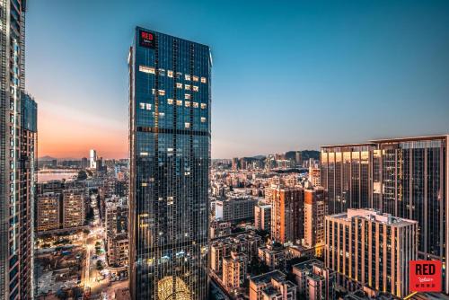 Xiangzhou District Hotel | Radisson RED Hotel Zhuhai Gongbei Port