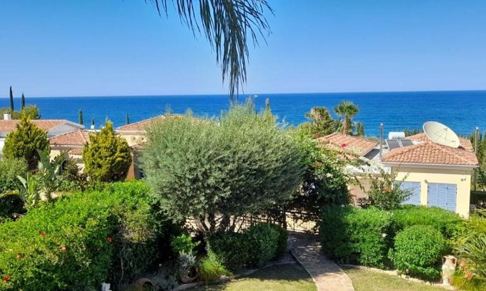 Neo Chorio Villa | Rafaella villa in Latchi with private garden