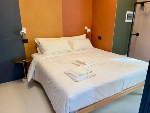 Ponte Seveso Apartment | Rainbow Colorful Studio by Central Station