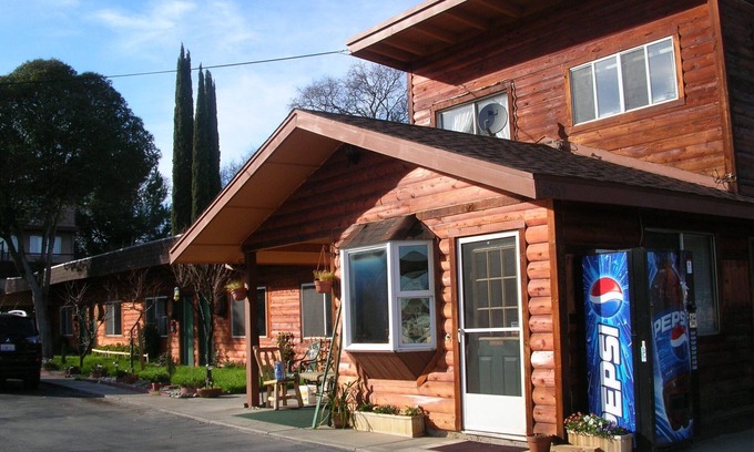 Lakeport Apartment | Rainbow Lodge