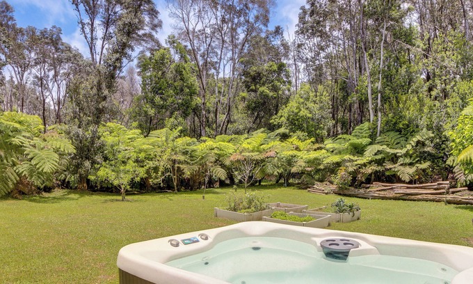 Volcano House | Rainforest Stay w/Hot Tub < 3 Mi to Nat'l Park!