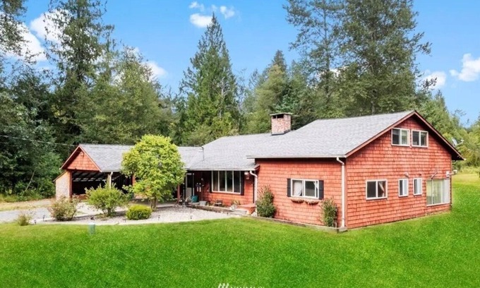 Mineral House | Rainier Estates' 5 Acre, 3100sqft, HotTub, Events