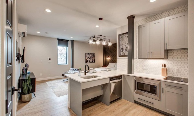 Berkeley Apartment | RALEIGH, Studio with Full Kitchen