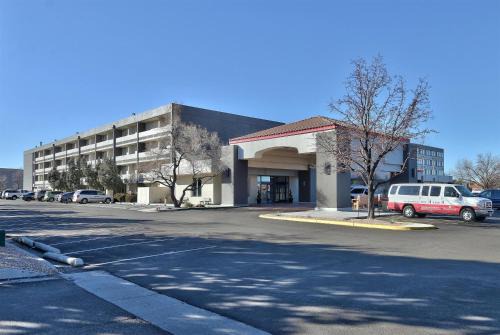 Northeast Heights Hotel | Ramada by Wyndham Albuquerque Midtown