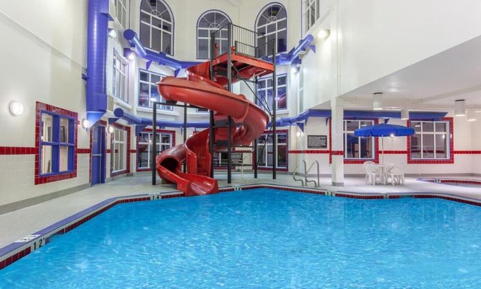 Brooks Hotel | Ramada by Wyndham Brooks