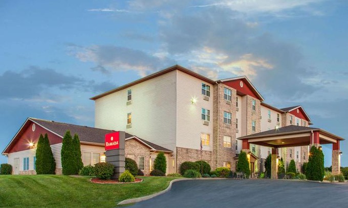 Sparta Hotel | Ramada by Wyndham Sparta At Speedway