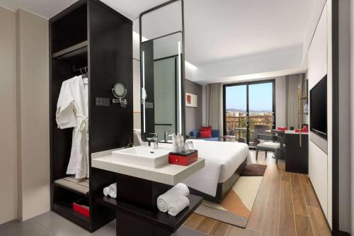 Jinghong Hotel | Ramada by Wyndham Xishuangbanna Jinghong