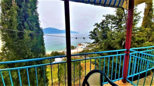 Radhime House | Ramo's Cozy Beachside Haven with Panoramic Views - 3rd