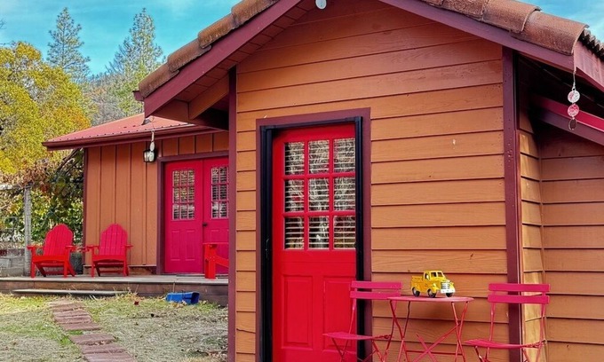 Murphy Cabin | Ranch Cabin and Tiny Home Hidden Meadows Estate