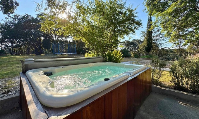 Tepotzotlan House | Ranch Getaway w/Jacuzzi, Basketball & Ping Pong