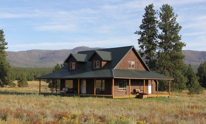 Nespelem House | Ranch Style Cabin on 20 Acres in the Beautiful Tunk Valley