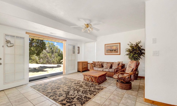 Spring City Apartment | Ranchette Eagles Roost - The Atsa #9 at Wind Walker Homestead, Sleeps 9