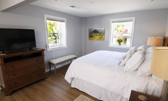 Sonoma Apartment | Rare Find Overlooking The Sonoma Plaza