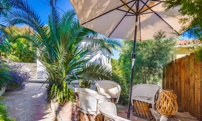 Elysian Heights House | Rare Stand-Alone Bungalow - Your Echo Park Hideaway! Dog-friendly and Quiet!nn