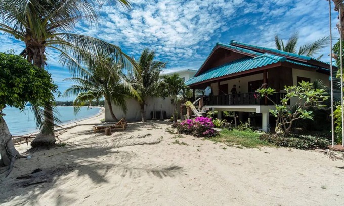 Ko Pha-ngan House | Rare Villa right on the beach!