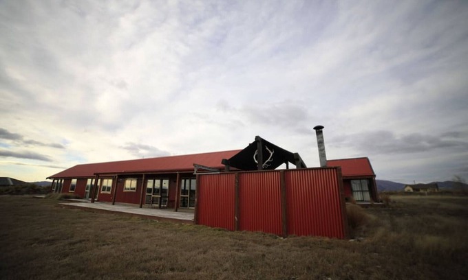 Ben Ohau House | Raspberry Hut, Huge Spaces & Panoramic Views