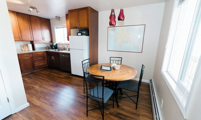 Taku - Campbell Apartment | Raspberry Retreat - Recently remodeled apartment in a quiet neighborhood