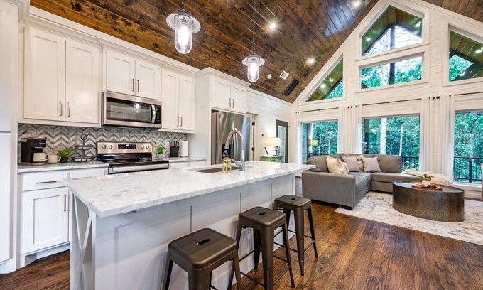 Broken Bow Cabin | Rated as one of the top 15 most romantic getaways in Oklahoma
