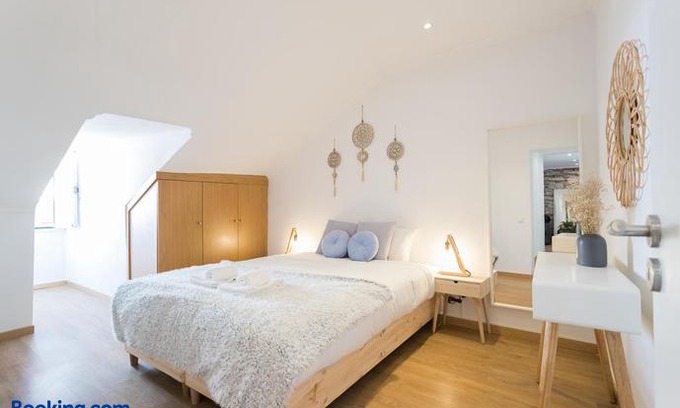 Santa Isabel Apartment | Rato Cozy 3BR w/balcony - by LU Holidays