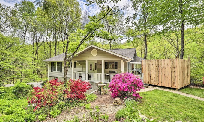 Zirconia Cabin | Raven Rock - 31 Acres, HOT TUB, Stream, fire Pit, Private, High Speed Internet