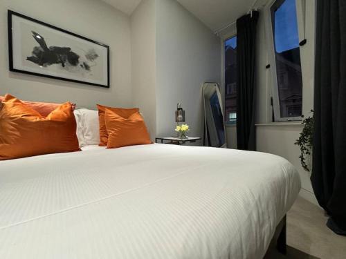 Reading City Centre Apartment | Reading's Lush Haven - 1BR 1BA - CHRL F14
