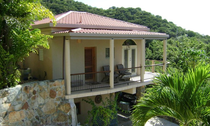 Estate Hansen Bay Cottage | Rebecca's Fancy - directly across from Hansen Bay