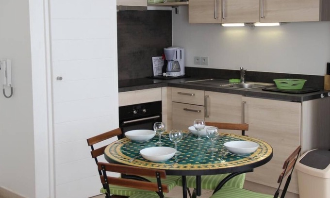 Porquerolles Apartment | Recent apartment for 4 people in Porquerolles. Holiday vouchers.