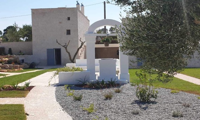 Cisternino House | Recently restored holiday home in a quiet and private area.