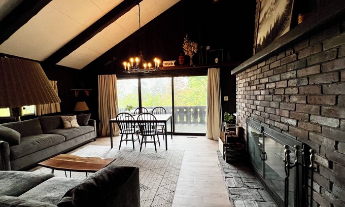 Franconia Ski Chalet | Recently Updated 4 Season Chalet at Cannon Mountain