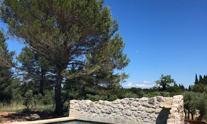 St.-Remy-de-Provence House | Recharge your batteries in a haven of peace in the heart of the Alpilles mountains