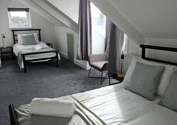 Gateshead Apartment | Rectory5 - 5 bedroom 7 beds Parking Perfect for Contractors