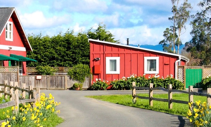 Ferndale Apartment | Red Barn Cottage, A World Away in Historic Victorian Ferndale