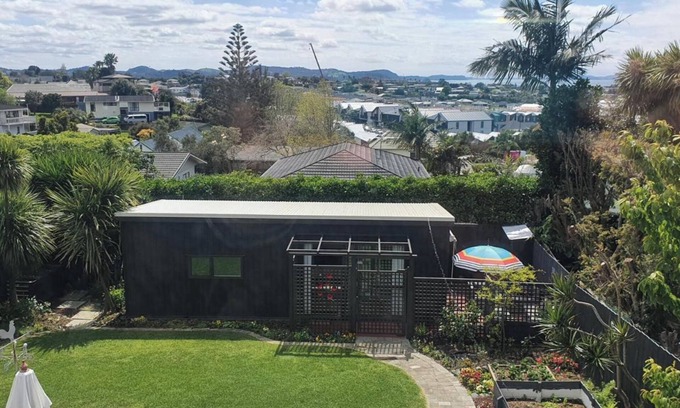 Red Beach Cottage | Red Beach Garden Cottage: Where cozy meets convenience!
