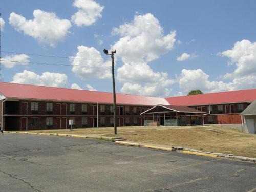 Terre Haute Hotel | Red Carpet Inn (formerly Royal Inn)