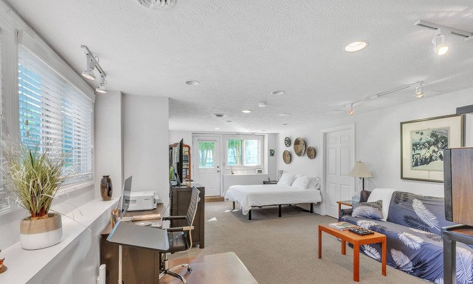 Victor Apartment | Red Fox Run Hideaway (1-Bedroom Apartment) by RedAwning