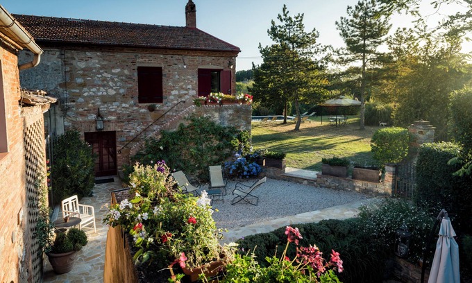 Trequanda Villa | Red Heart - relax with those you love in Tuscany.