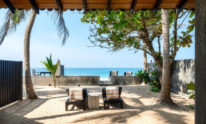 Hikkaduwa Villa | Red Parrot Beach Villa Right On The white sand beach