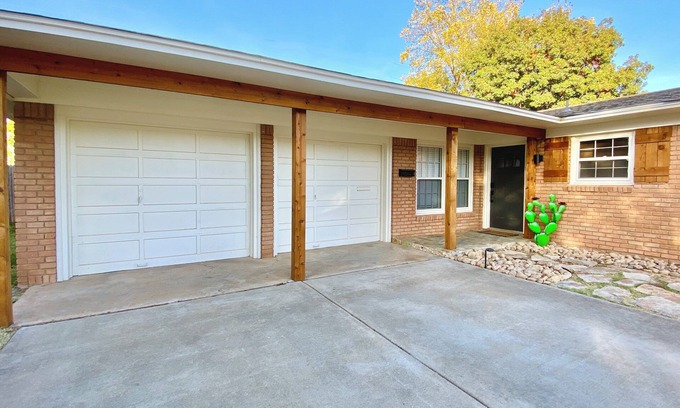 Lubbock House | Red Raider HQ – Spacious 4BR Minutes from Texas Tech & Jones Stadium