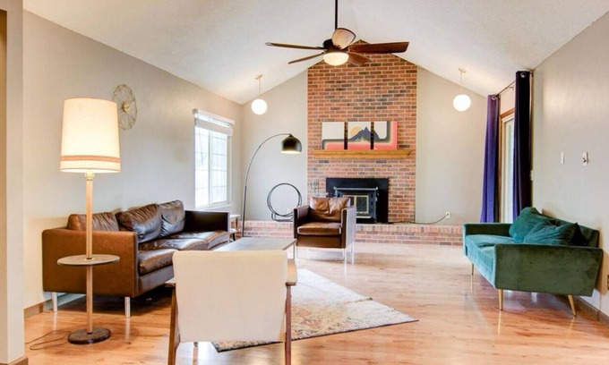 Bear Creek House | Red Rocks, Family Friendly Yard & Cul-de-sac, Chefs Kitchen to Host the Holidays