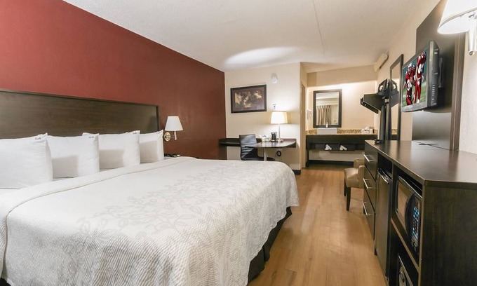 Lakeview Hotel | Red Roof Inn PLUS Washington DC - Manassas