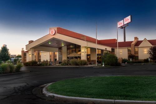 Roselawn Finance Hotel | Red Roof Inn & Suites Cincinnati North-Mason