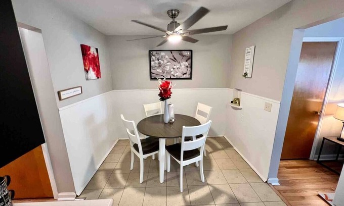 Westwood Apartment | Red Ruby Spacious 2 Bedroom Apt 1