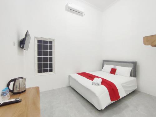 Surakarta Hotel | RedDoorz at Arya Yudini Tugu Kartasura