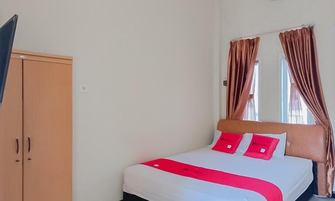 Balikpapan Hotel | RedDoorz At Pelangi Guest House