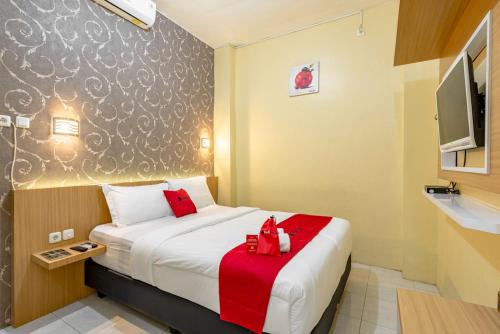 Beji House | RedDoorz near Dino Park