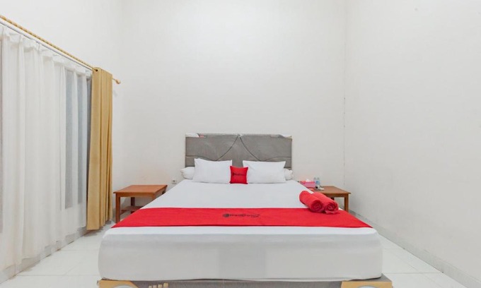Kalimantan Hotel | RedDoorz near GOR Parenggean