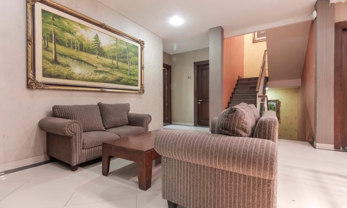 North Cirebon Hotel | RedDoorz Near Pasar Pagi Cirebon